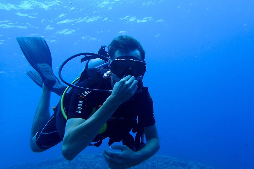 diving, diver, scuba diving-1049477.jpg